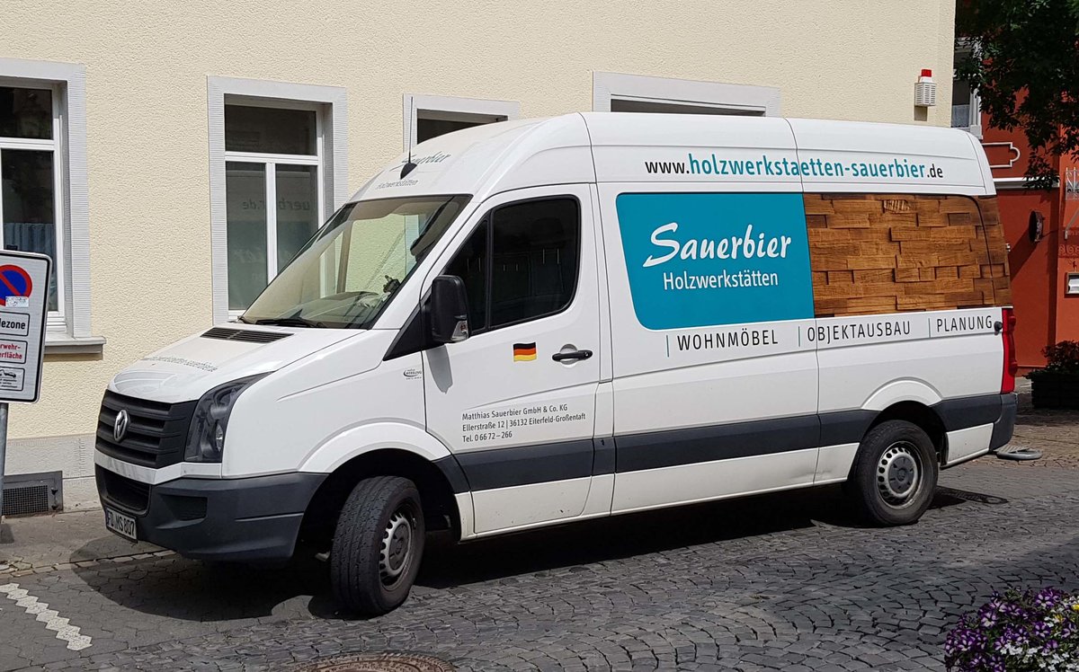 =VW Crafter der Holzwerkstätten SAUERBIER steht im Juli 2019 in Hünfeld