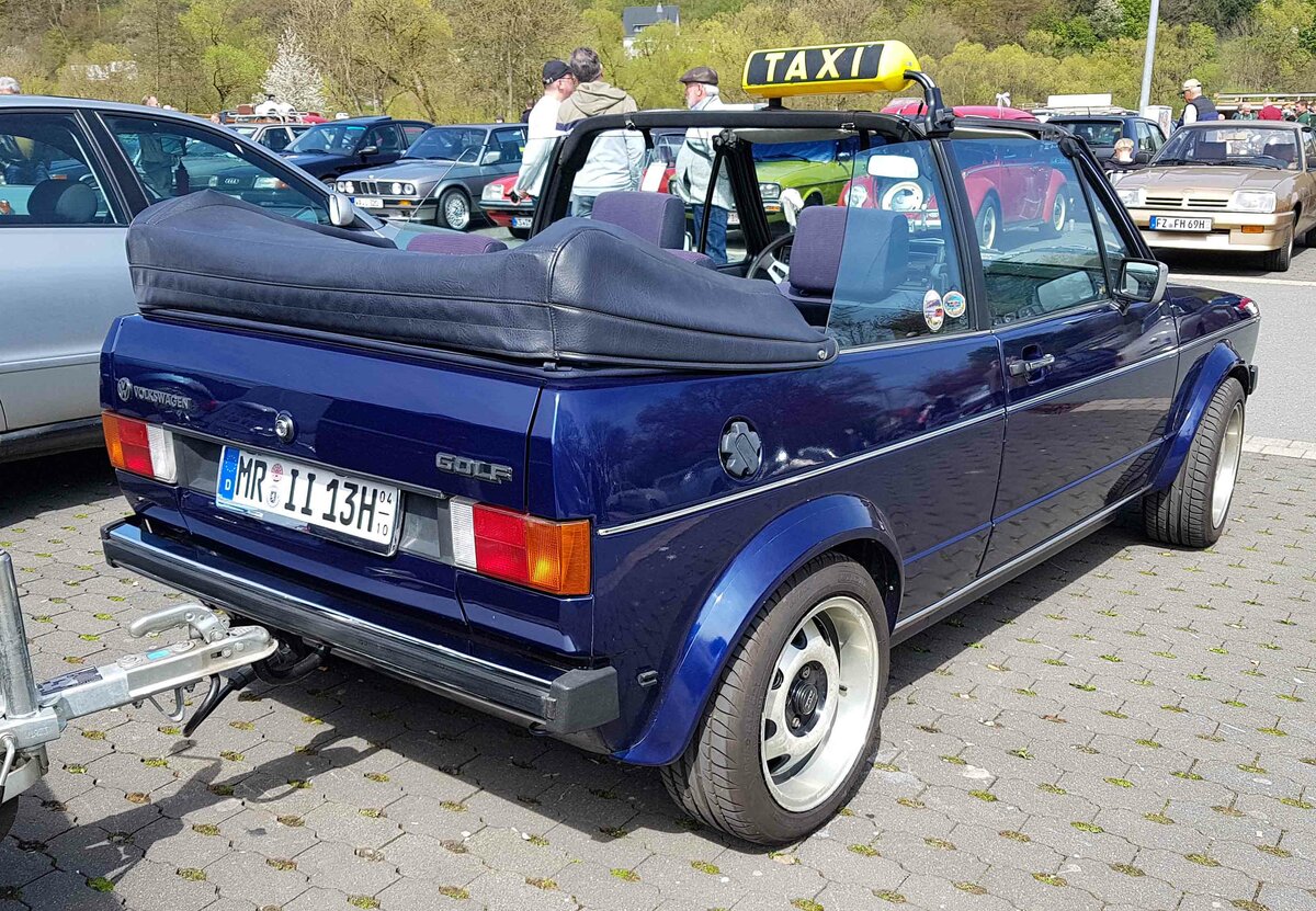 =VW Golf Cabrio steht bei der Oldtimerveranstaltung in Frankenberg/Eder im Mai 2023
