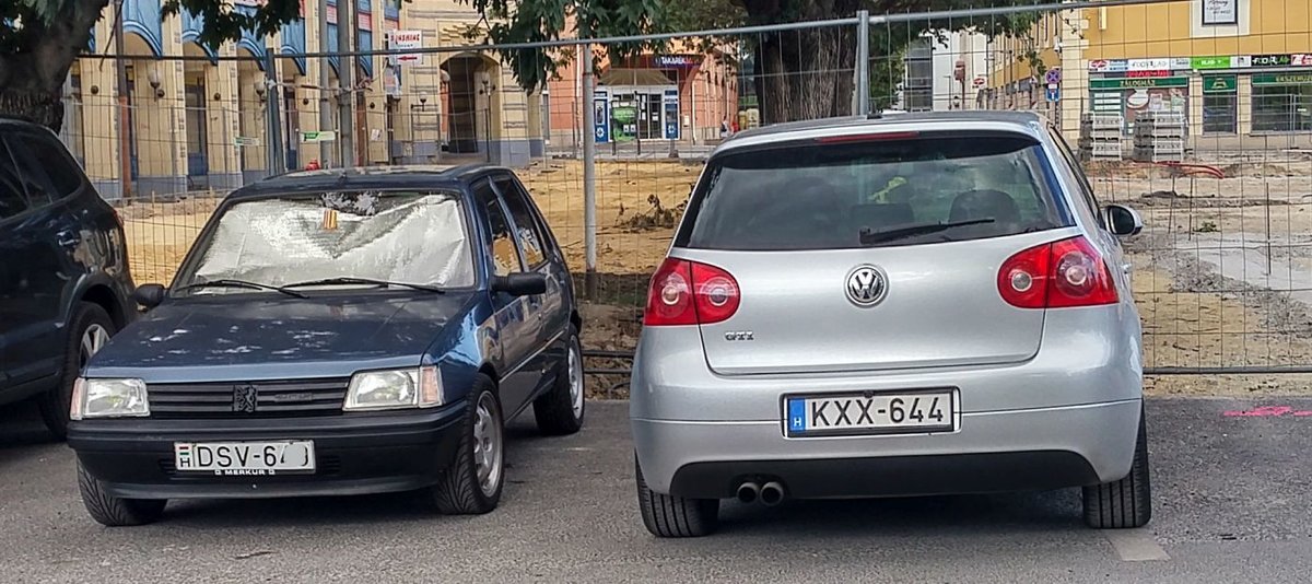 VW Golf Mk5 GTI und Peugeot 205, fotografiert in Juli 2020.