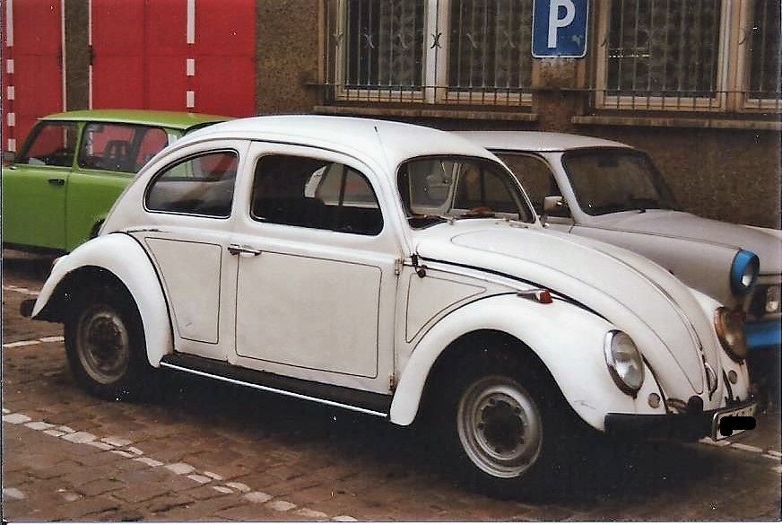 VW Käfer, 1990 in Berlin Köpenick, scan vom Foto /