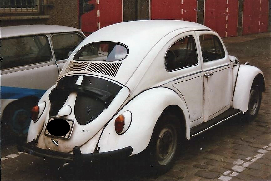 VW Käfer, 1990 in Berlin Köpenick, scan vom Foto /