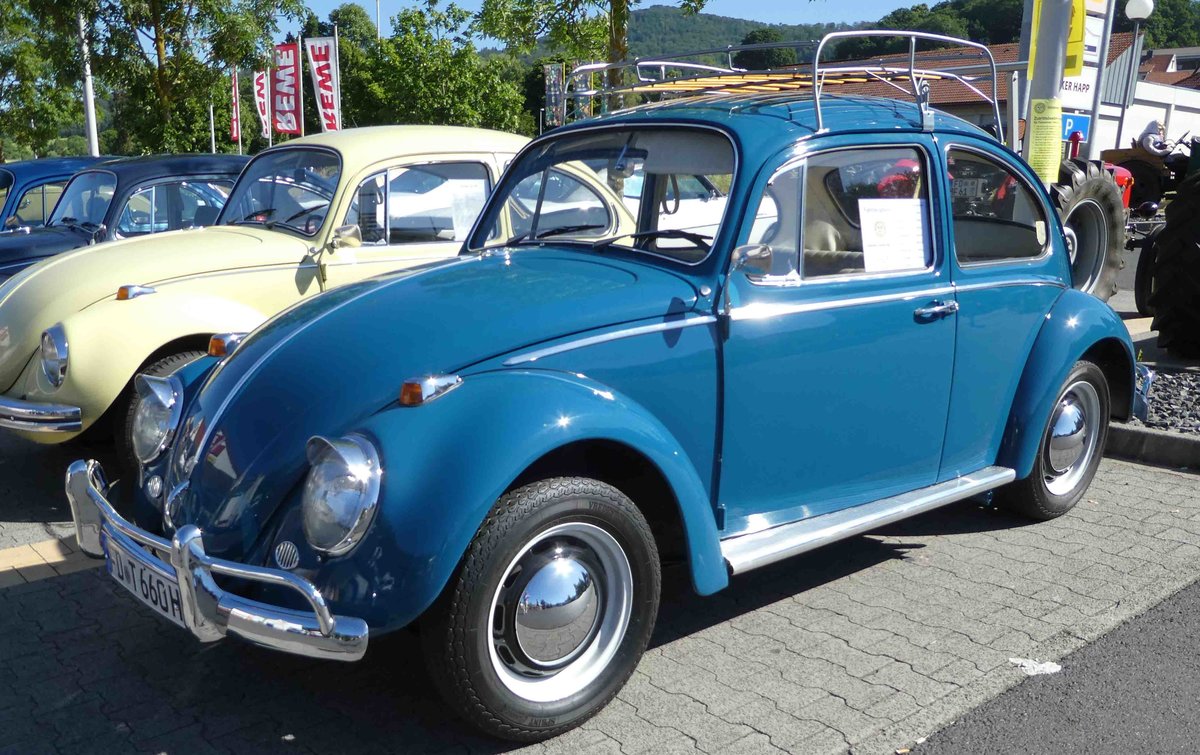 =VW Käfer, Bj. 1966, 40 PS, steht bei der Oldtimerveranstaltung der  Alten Zylinder  in Hilders, Juni 2019