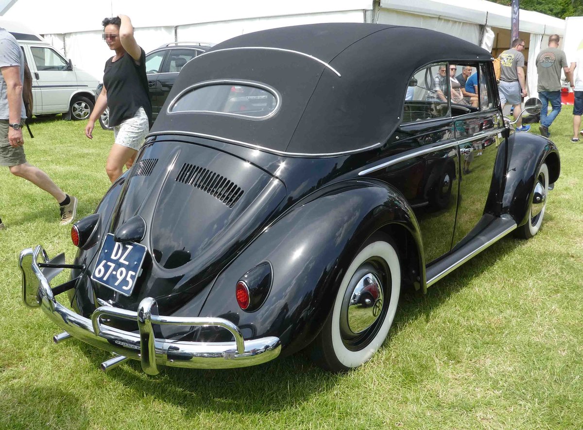 =VW Käfer Cabrio, steht auf dem Ausstellungsgelände in Bad Camberg anl. LOTTERMANN-Bullitreffen im Juni 2019