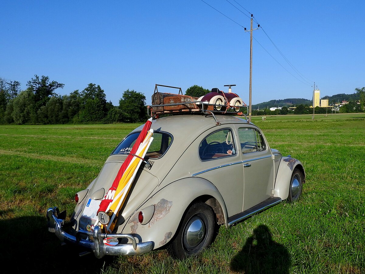 VW-Käfer ist mit einigem alten Teilen bei der Wadholz-Classic2023 eingetroffen; 230723