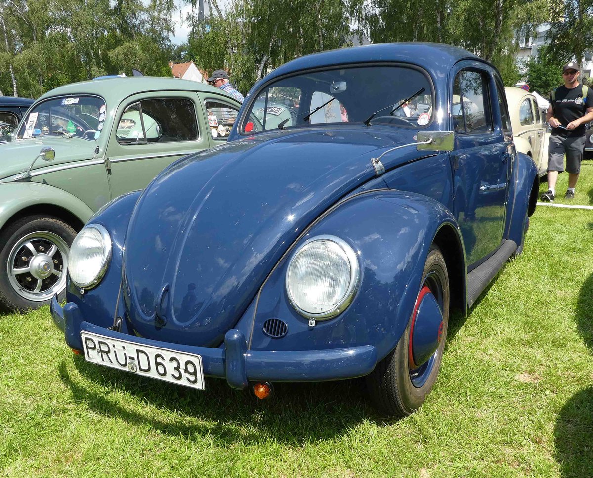 =VW Käfer steht auf dem Ausstellungsgelände in Bad Camberg anl. LOTTERMANN-Bullitreffen im Juni 2019