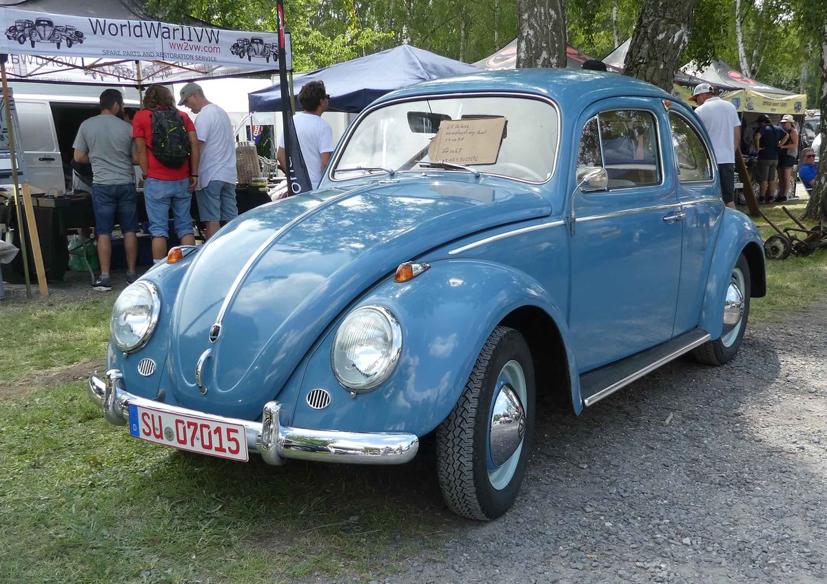 =VW Käfer steht auf dem Ausstellungsgelände in Bad Camberg anl. LOTTERMANN-Bullitreffen im Juni 2019