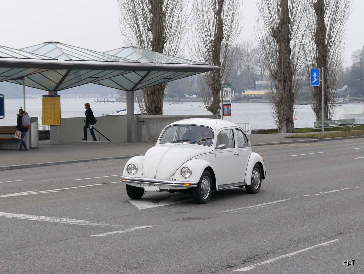 VW Käfer unterwegs in Zürich am 11.03.2016
