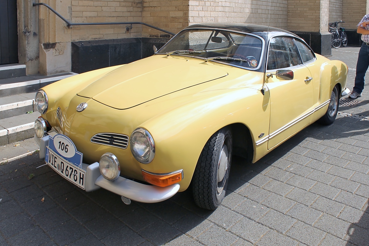 VW Karman Ghia (der kleine) bei der 24. Viersener Oldtimerrallye 2.6.2012 