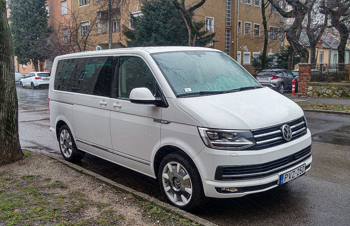 VW Multivan Bully aus 2017, gesehen in Januar 2021.