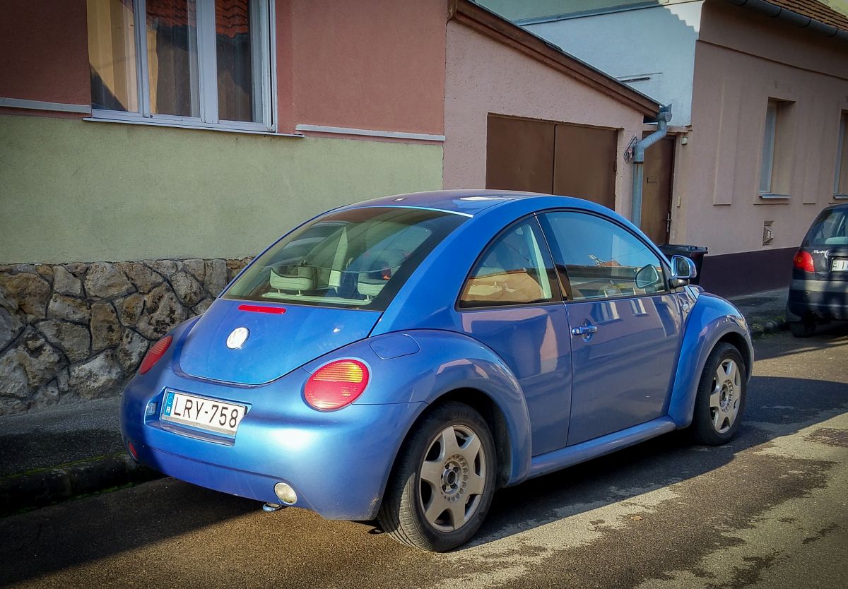 VW New Beetle von Hinten fotografiert in November 2020.
