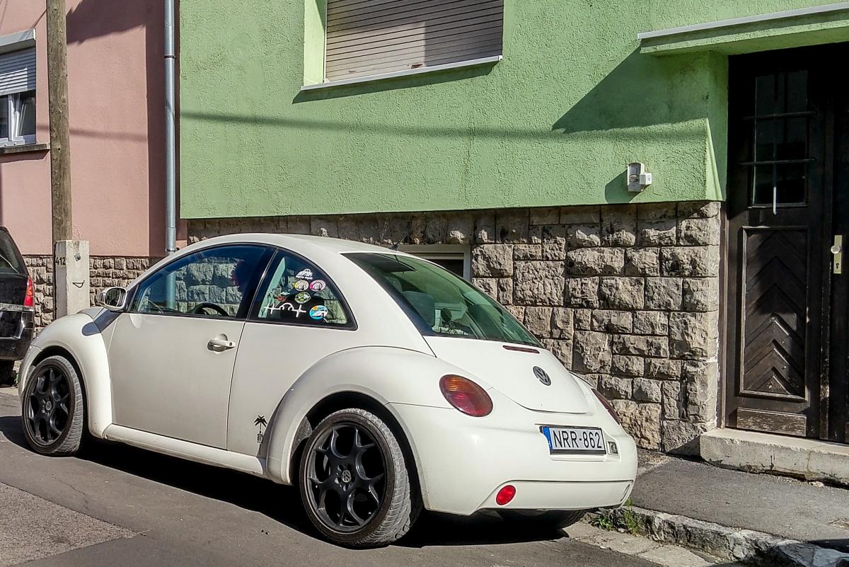 VW New Beetle, Rückansicht. Foto: 06.2020.