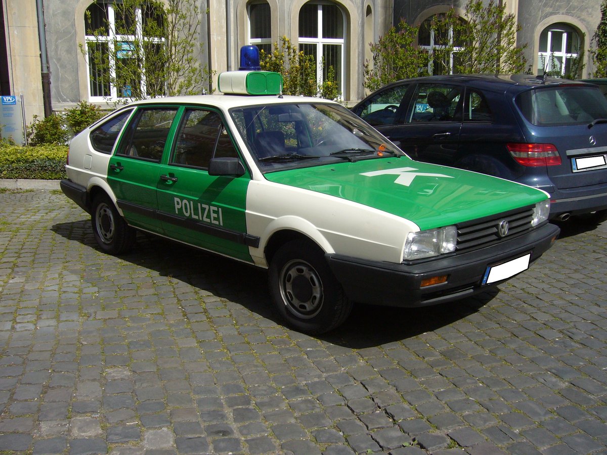 VW Passat B2 Typ 32B als Streifenwagen. 1980 - 1985. Saisonauftakt an der Dampfe Essen am 24.04.2016.