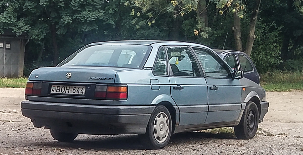 VW Passat B3 / B4, fotografiert in Pécs (HU), August, 2019.