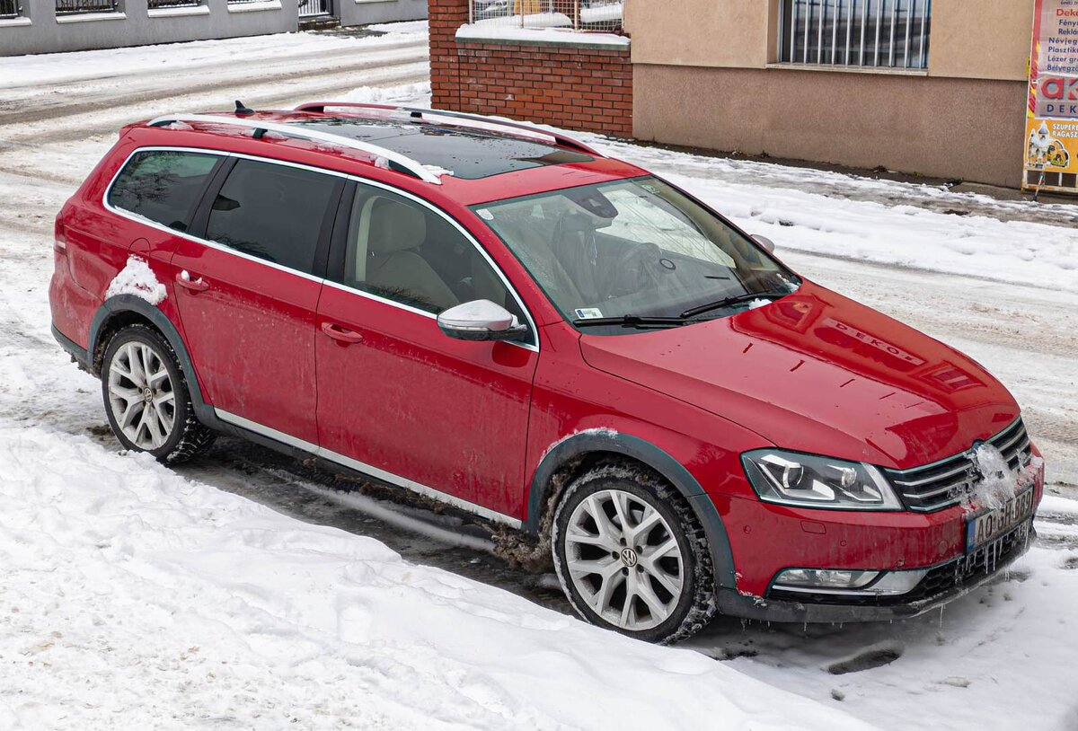 VW Passat B7 Variant Alltrack in TOrnadorot, gesehen in Januar, 2026.