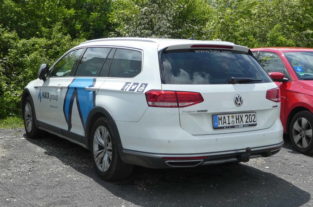=VW Passat der Firma HAIX, steht auf dem Besucherparkplatz der Rettmobil 2019 in Fulda, 05-2019