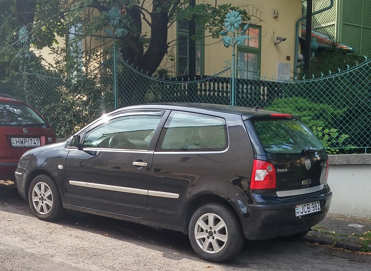 VW Polo Mk4 dreitürer, gesehen in Pécs, Sommer, 2019