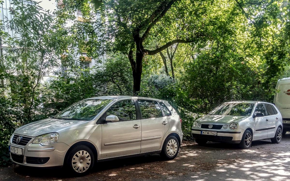 VW Polo Mk4 Facelift und Mk4. Foto: Pecs (HU), 07.2019.