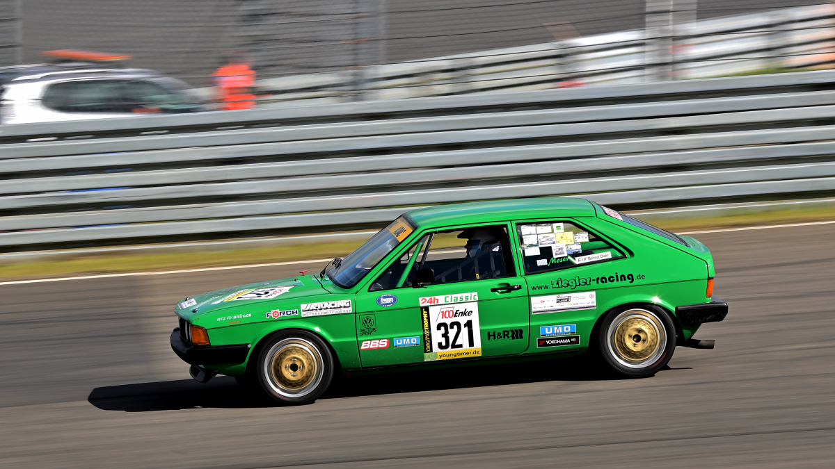  VW Scirocco, Youngtimer Trophy - Grid 1, auch nach 30 Jahren ist die Faszination und  Leidenschaft f�r die Youngtimer Trophy sehr gro�. Gestartet wir normalerweise in 2 Grupp3n Rennen Grid 1 & Grid 2 .  Die Fans erleben hier eine einmalige Bandbreite des Motorsports der 70er und 80er Jahre.
https://www.youngtimertrophy.de/
Aufnahmen vom: N�rburgring Classic am 13.06.2026, aus den Zuschauer Bereichen.