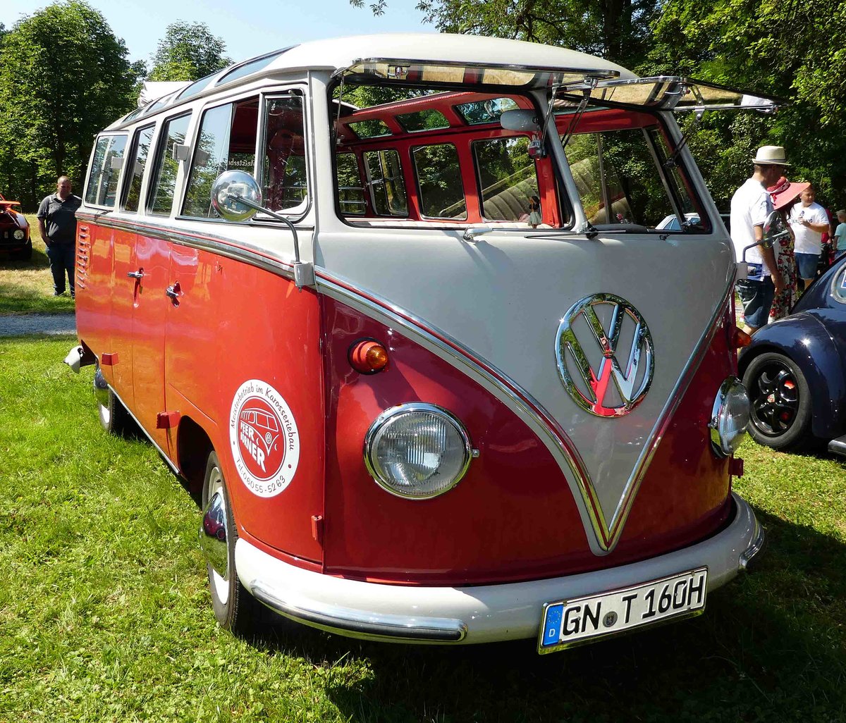 =VW T 1 Samba, ausgestellt bei Blech & Barock im Juli 2018 auf dem Gelände von Schloß Fasanerie bei Eichenzell