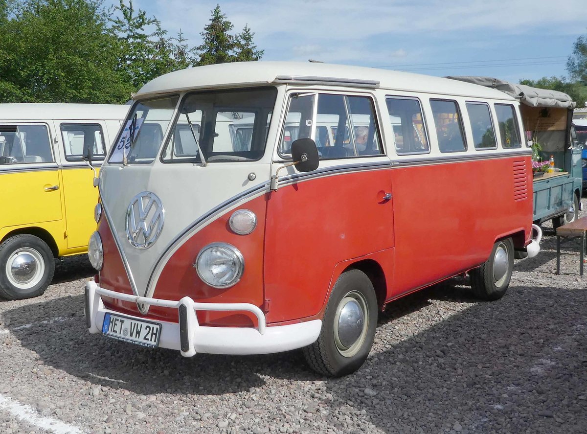 =VW T 1 steht beim Bullitreffen in Ostheim/Rhön im Juni 2019