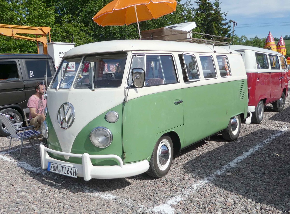 =VW T 1 steht beim Bullitreffen in Ostheim/Rhön im Juni 2019