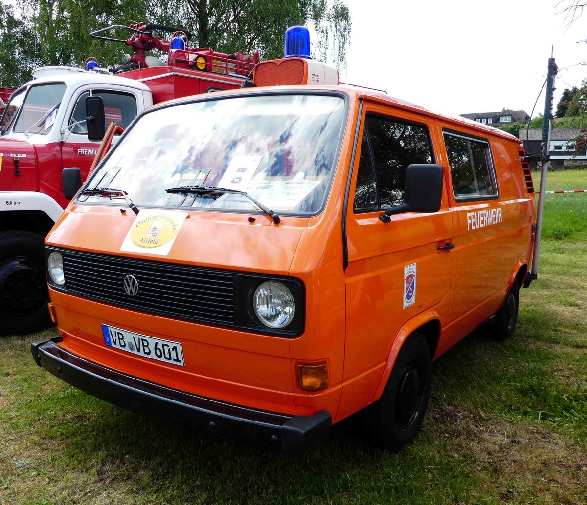 =VW T 3 als ehem. Feuerwehrfahrzeug, steht im Mai 2017 in der Burgenstadt Schlitz