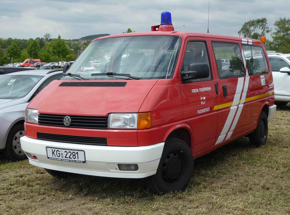 =VW T 4 der Feuerwehr FUCHSSTADT, steht auf dem Besucherparkplatz der Rettmobil 2019 in Fulda, 05-2019