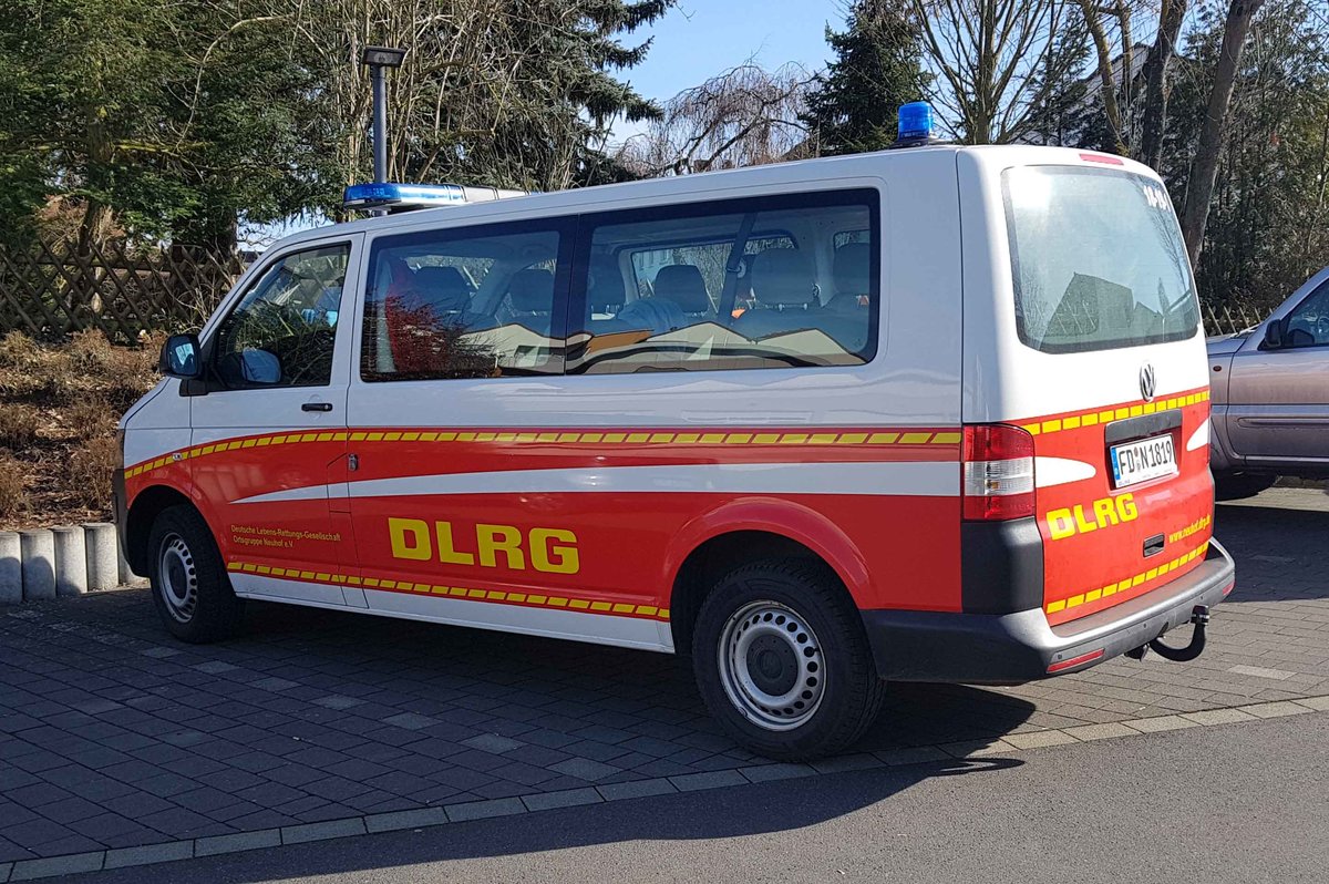 =VW T 5 der DLRG OG NEUHOF steht beim DRK Hünfeld im März 2021