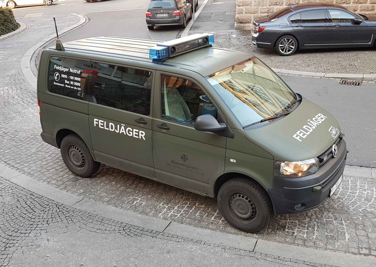 =VW T 5 der Feldjäger steht im Dezember 2019 in Würzburg