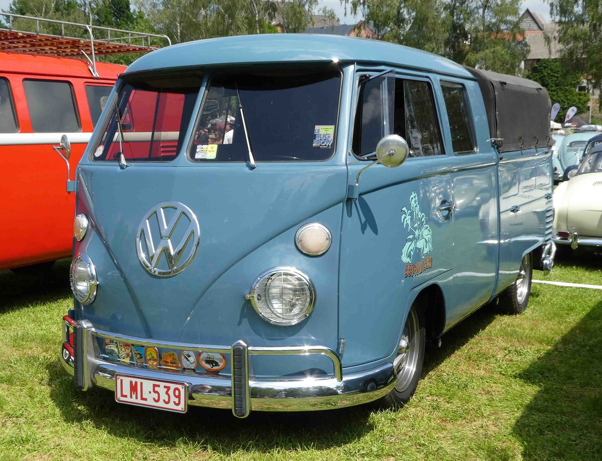 =VW T1 Doppelkabiner mit Pritsche steht auf dem Ausstellungsgelände in Bad Camberg anl. LOTTERMANN-Bullitreffen im Juni 2019