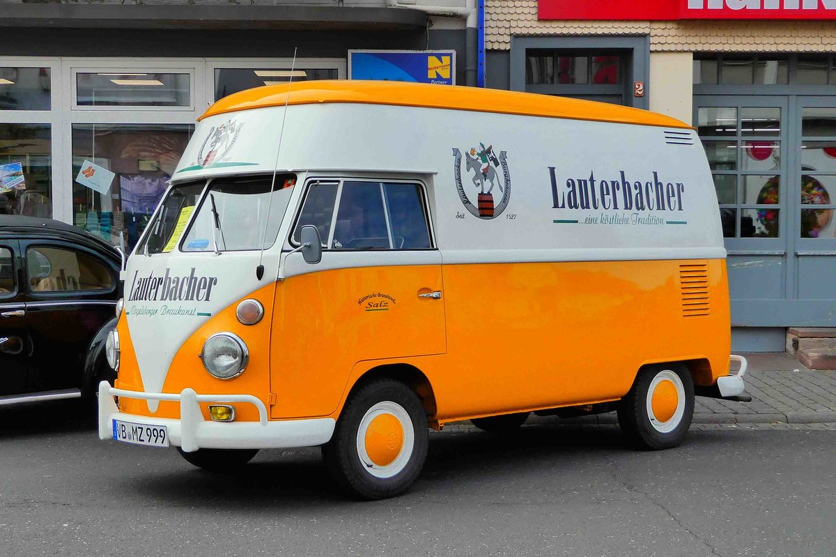 =VW T1 in der Farbgebung der Lauterbacher Brauerei steht im September 2018 in Lauterbach