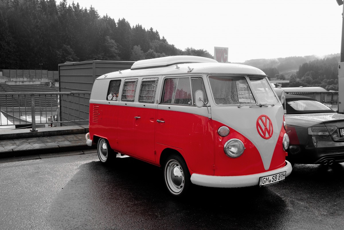 VW T1 gesehen im Fahrerlager des Youngtimer Festival Spa am 19.7.2015. Als Colorkey rausgearbeitet. 