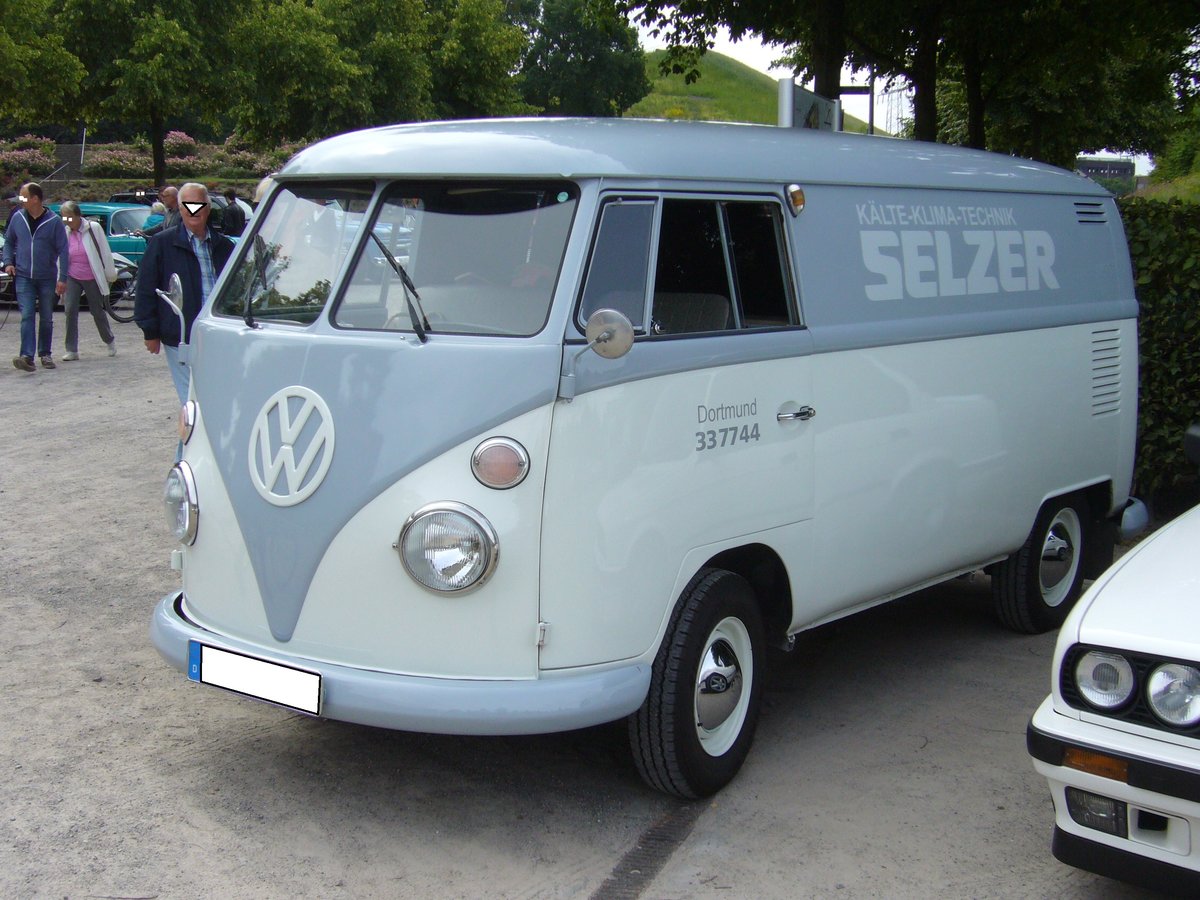 VW T1 Kastenwagen, wie er ab 1963 produziert wurde. Oldtimertreffen Nordsternpark Gelsenkirchen am 24.06.2018.