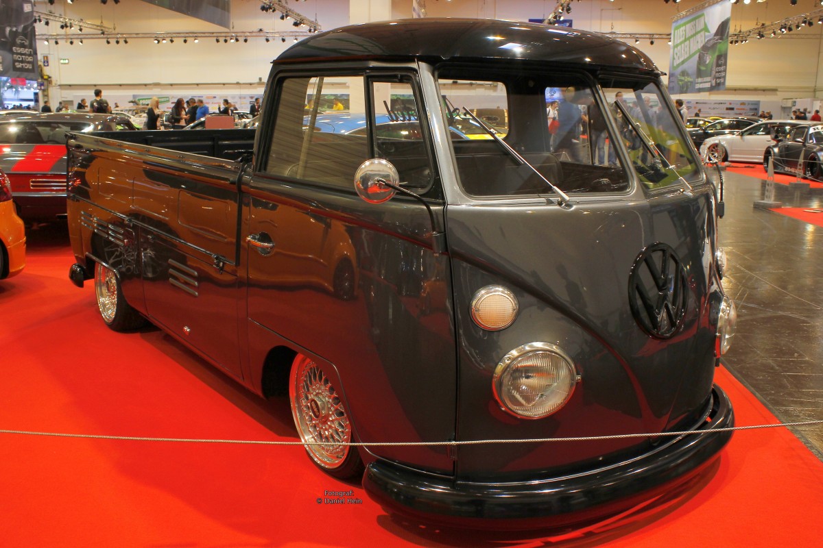 VW T1 Transporter  Pritsche  Baujahr 1966 auf der Essen Motor Show 2015.