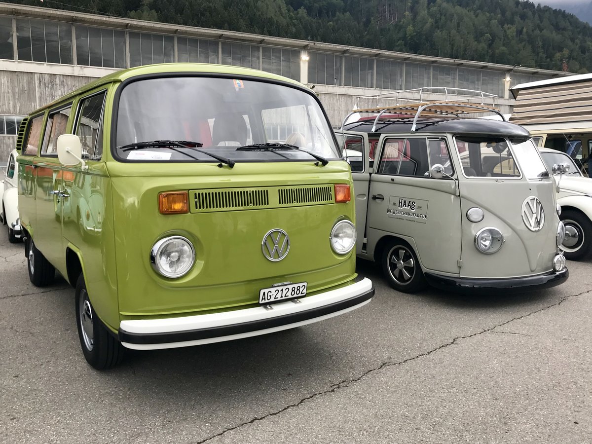 VW T2 und ein T1 Bulli beim VW Volksfest am 25.8.18 in Interlaken
