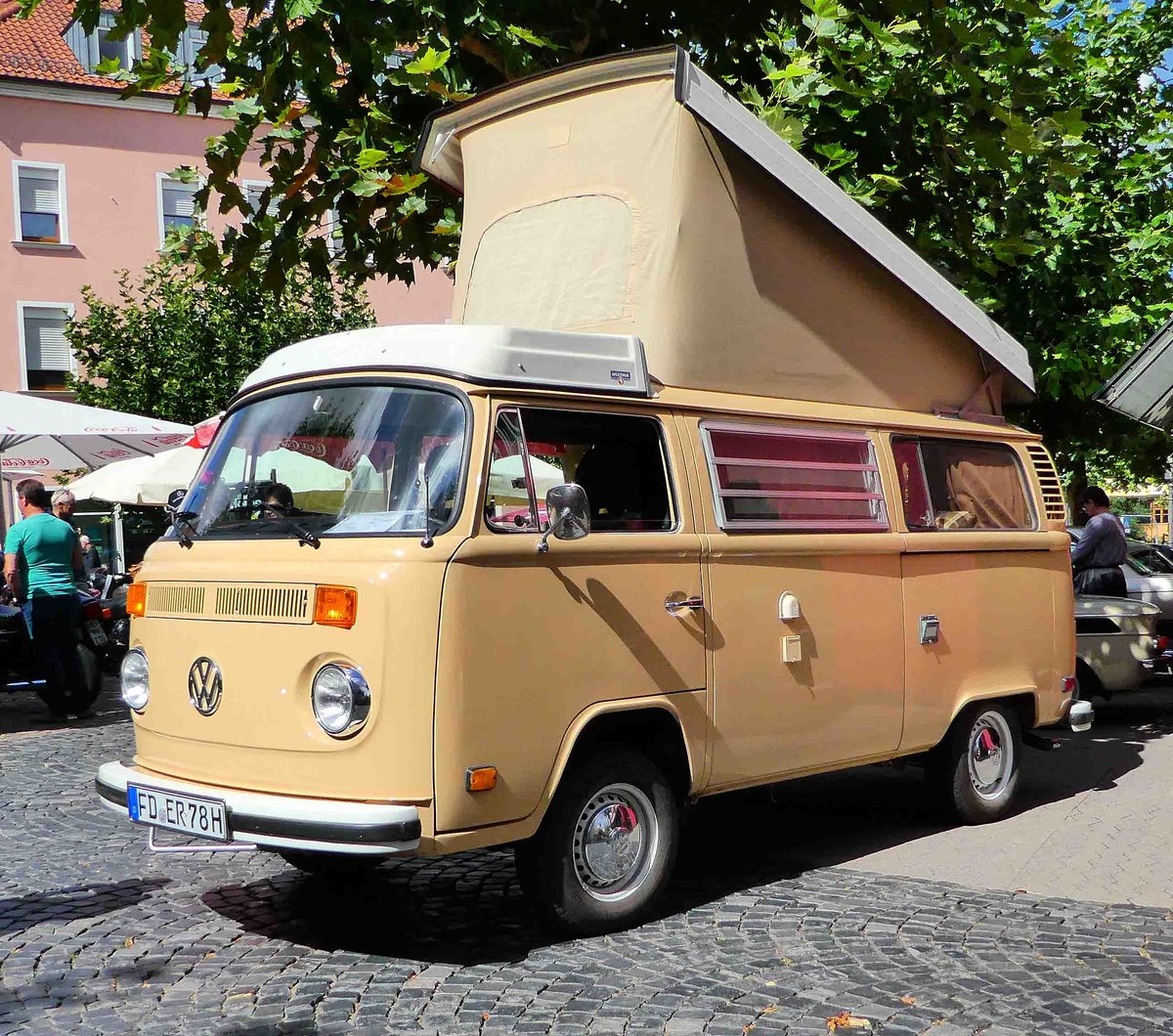 =VW T2 mit Campingdach, ausgestellt beim Hünfelder Stadtfest, 08-2018