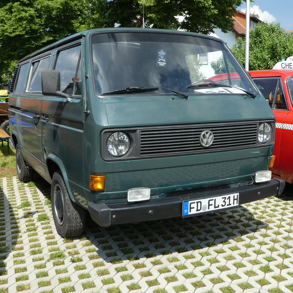 VW T3 (ehemaliges Dienst-Kfz. des BGS), gesehen bei der Oldtimerveranstaltung in Fulda-Harmerz im Juni 2016