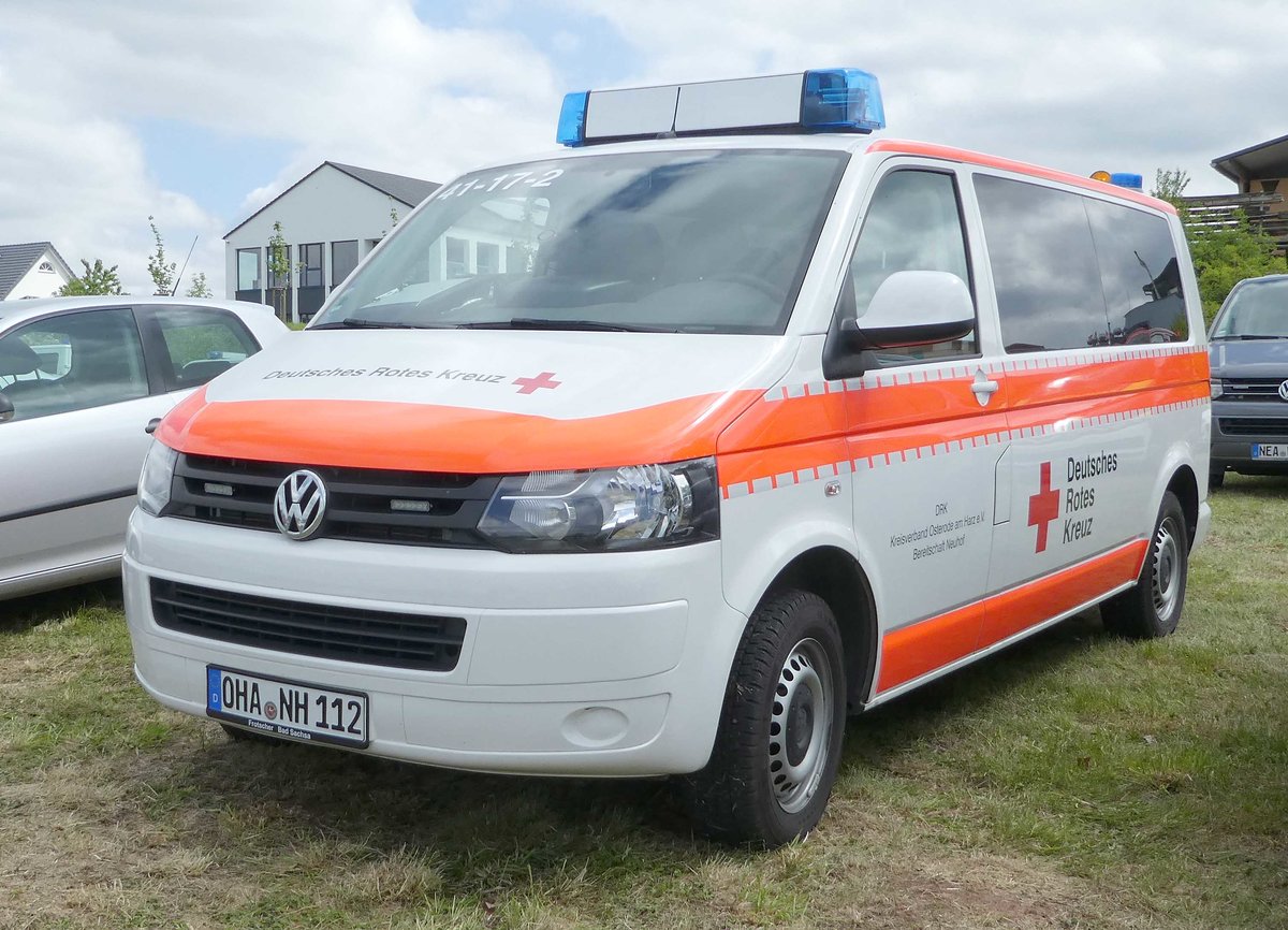 =VW T5 vom DRK KV OSTERODE a. HARZ Bereitschaft NEUHOF, steht auf dem Parkplatz der Rettmobil 2019 in Fulda, 05-2019