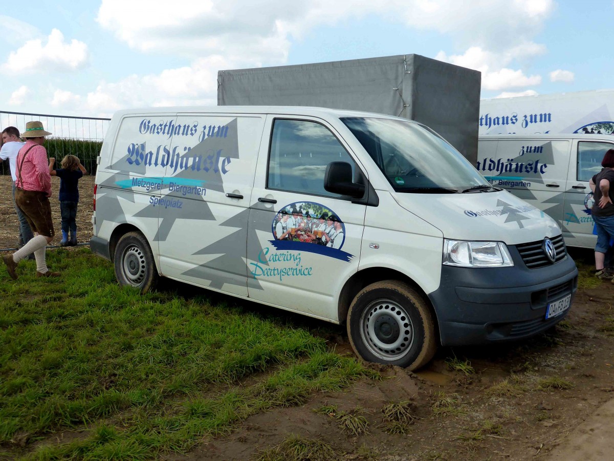 VW T5 vom  Gasthof beim Waldhäusle  war zur Versorgung der Gäste beim FENDT-Feldtag 2014 in Wadenbrunn eingesetzt