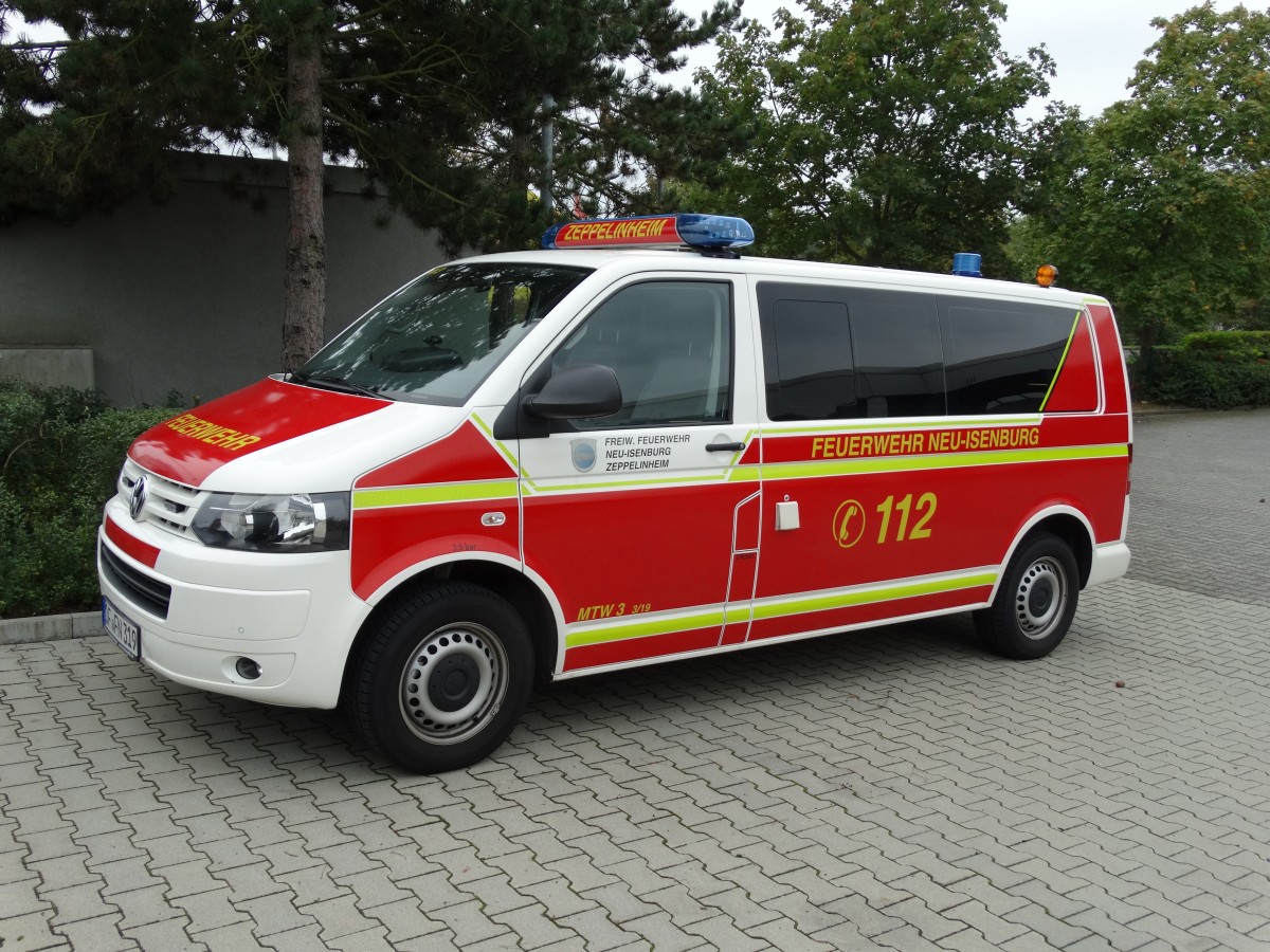 VW T5 MTW des Stadtteils Zeppelinheim am 13.09.14 in Neu-Isenburg beim Tag der Offenen Tür der Feuerwehr