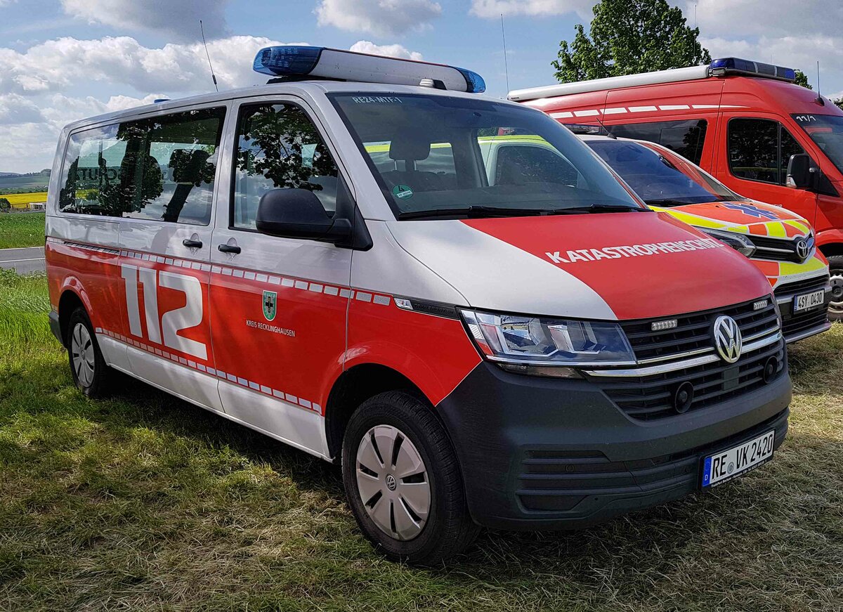 =VW T6 als Katastrophenschutzfahrzeug vom Kreis RECKLINGHAUSEN steht im Mai 2022 auf dem Parkgelände der RettMobil