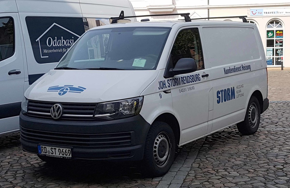 =VW T6 des Heizungsbauers STORM steht im Mai 2019 in Rendsburg