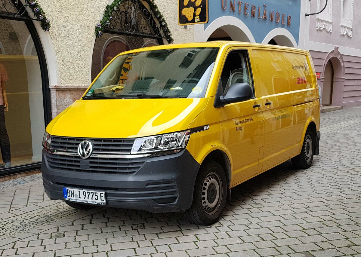 =VW T6 von DHL Deutsche Post auf Zustelltour in Berchtesgaden, 06-2022