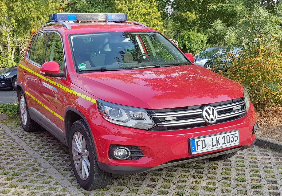 =VW Tiguan als Kommandowagen vom Fachdienst Gefahrenabwehr LK Fulda steht in Hünfeld anl. der Hessischen Feuerwehrleistungsübung 2019, 09-2019