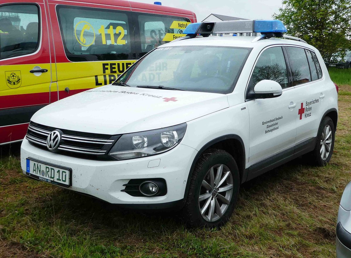 =VW Tiguan des BRK KV ANSBACH, gesehen auf dem Parkplatz bei der RettMobil 2017 in Fulda - Mai 2017