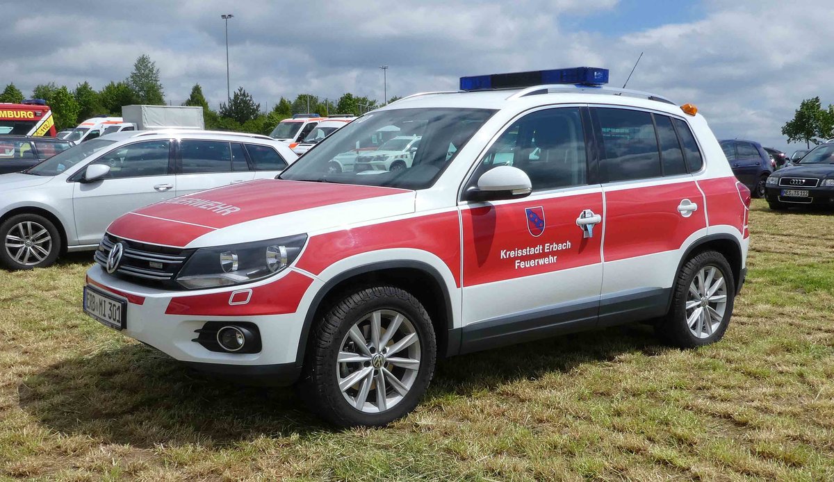 =VW Tiguan der Feuerwehr ERBACH steht auf dem Besucherparkplatz der Rettmobil 2019 in Fulda, 05-2019