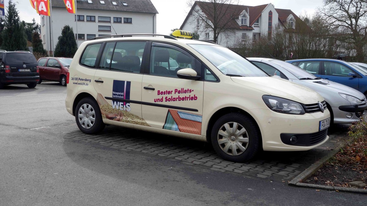 VW Touran als Taxi in Fulda-Lehnerz, Februar 2014