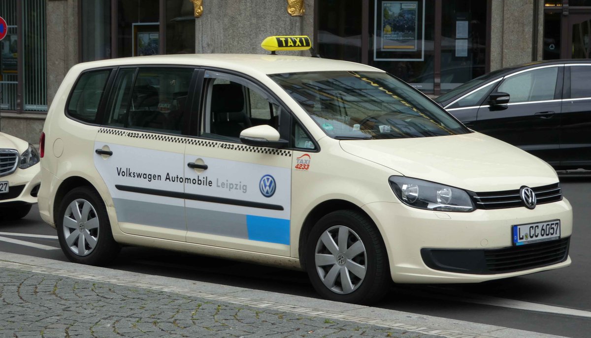 =VW Touran als Taxi im Leipzig, Juli 2016