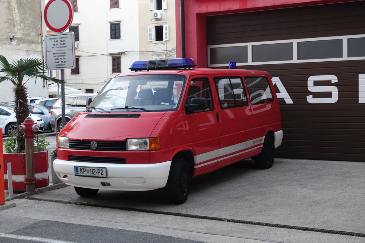 VW Transporter T4 als Feuerwehrauto des Feuerwehr Koper in Koper (SLO) am 21.08.2018.