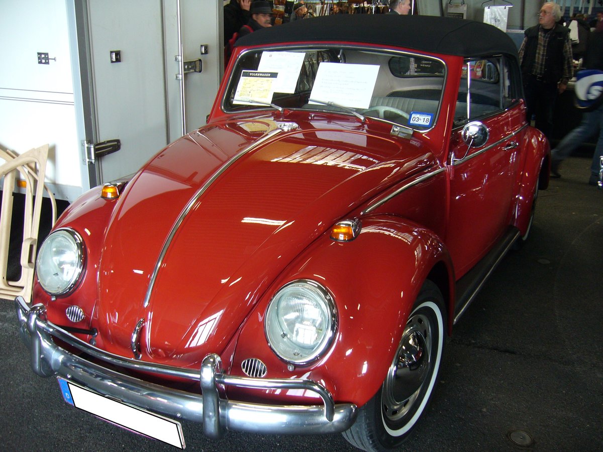 VW Typ 15 aus dem Jahr 1964. Das im Farbton ruby red lackierte Cabriolet wurde aus Texas reimportiert. Oldtimermarkt Zentralhallen Hamm am 23.02.2019.